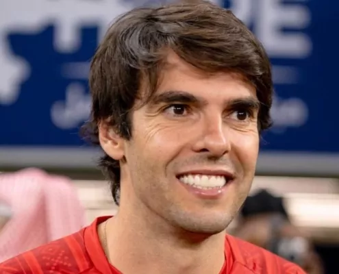 Kaká mostra presente de Natal das filhas mais novas e impressiona