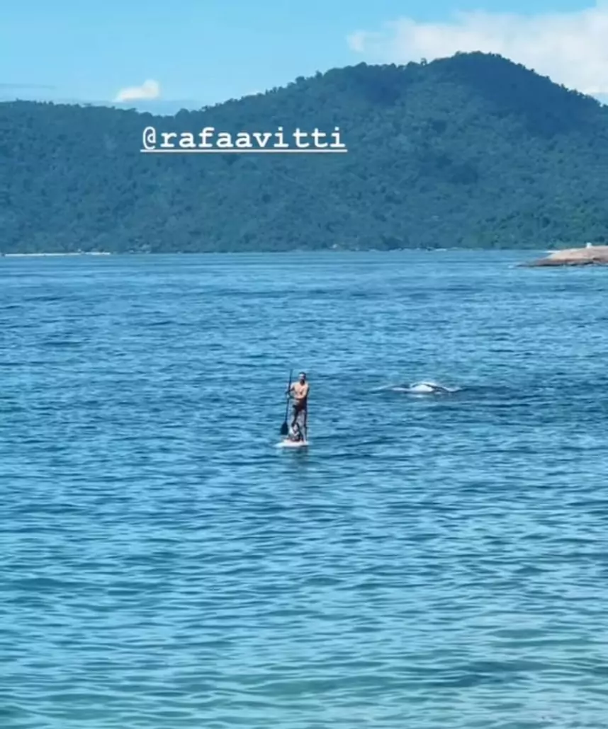 Rafael Vitti surge praticando exercícios com sua filha 