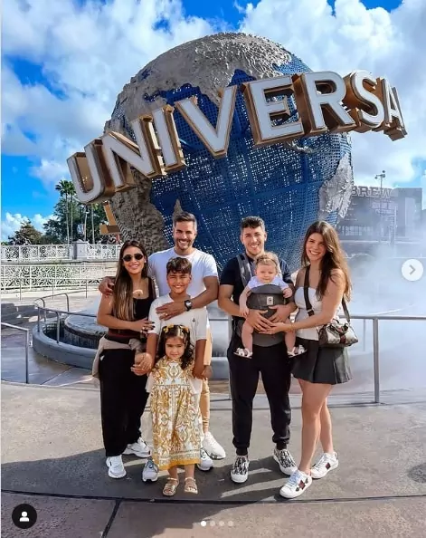 Simone surge com seus filhos e marido em parque nos EUA e e emociona 