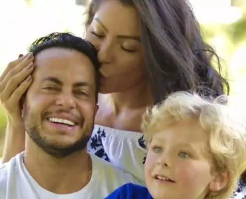 Filho de Thammy Miranda posa com a mãe e a babá