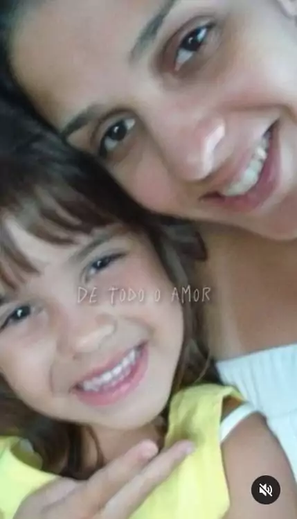 Mãe de Isabella Nardoni em foto com a filha